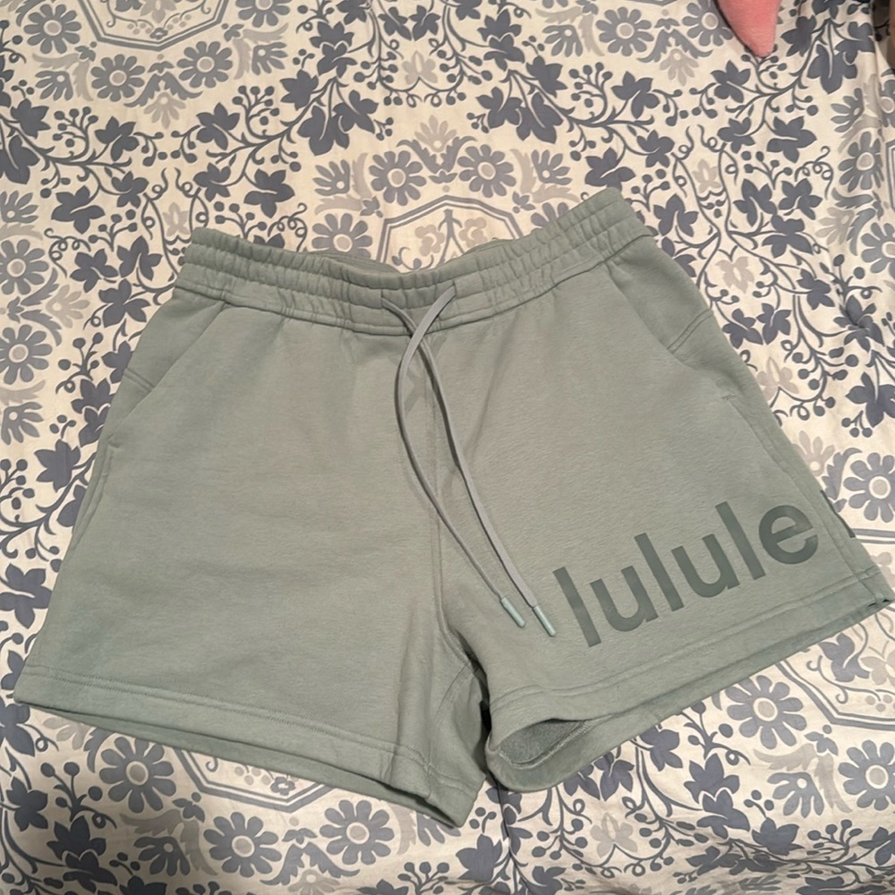 Lululemon Loungeful Graphic High Rise Women’s Shorts 4”
